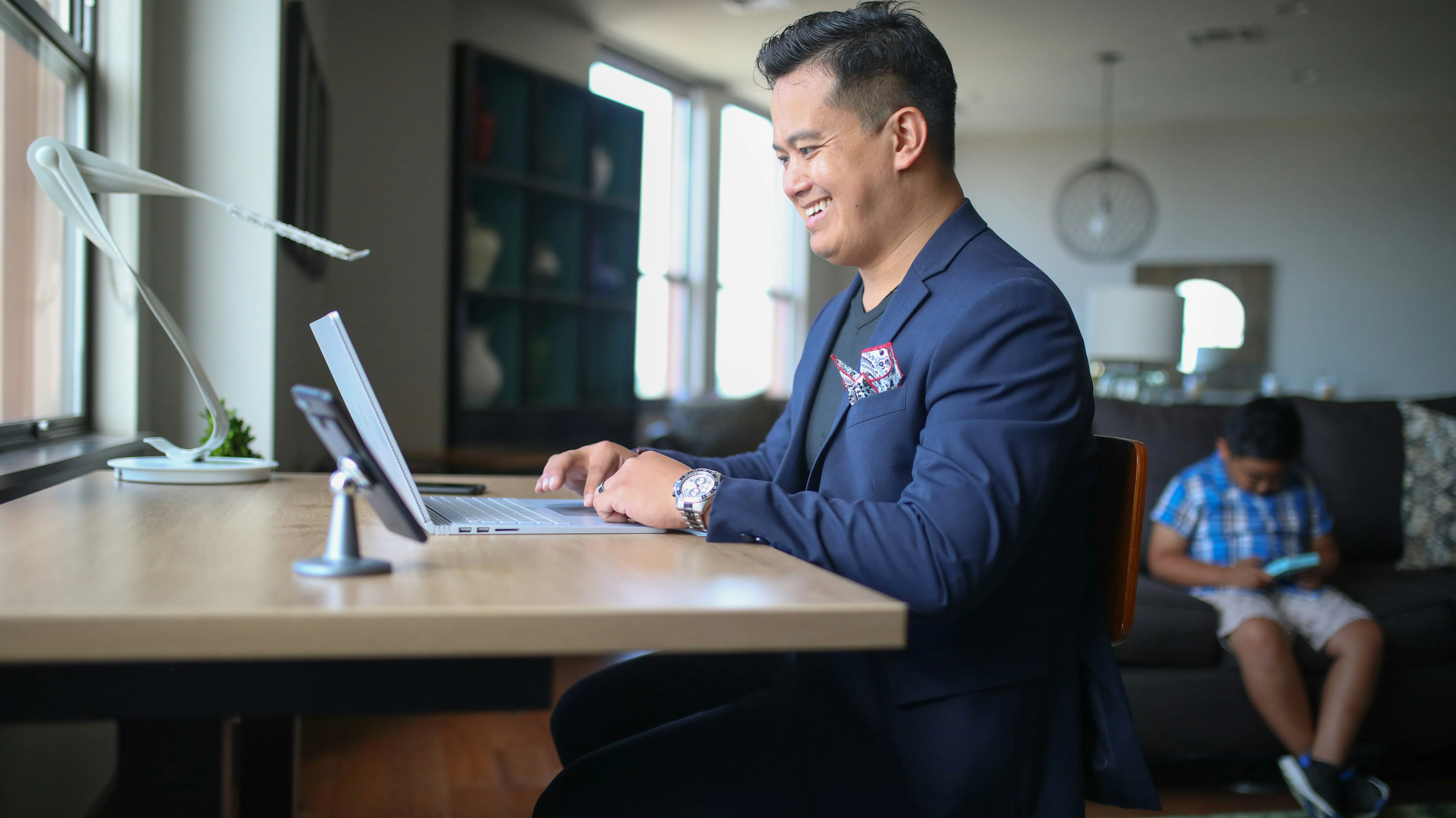 thestandingdesk-6AEixAH2kqE-unsplash.jpg